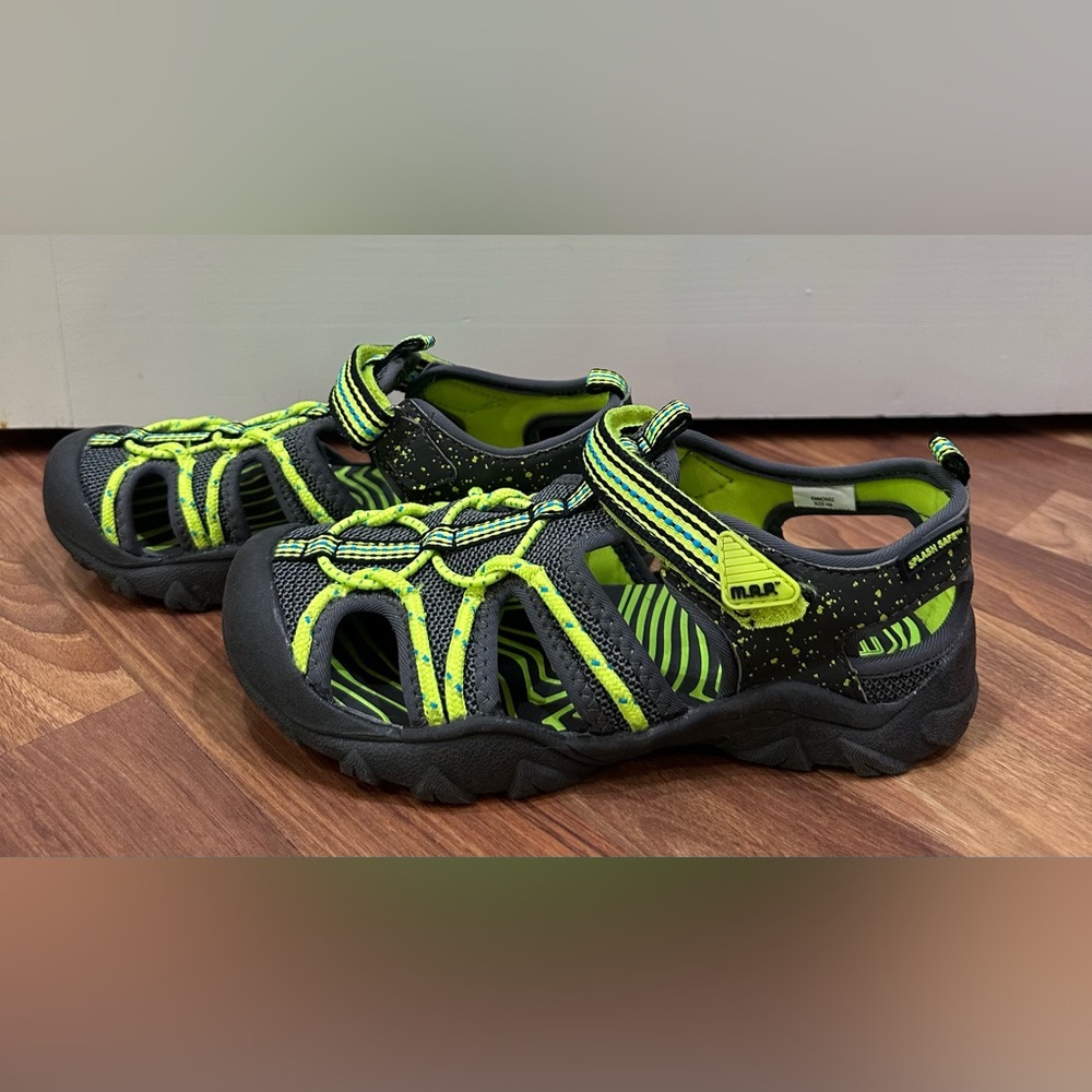 M.A.P. Emmons 2 Outdoor Fisherman Sandal Gray Lime Green Boys Size 4
